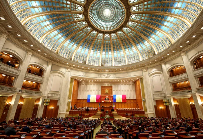 ULTIMA ORĂ Legea care stabilește modul în care se vor plăti pensiile private a primit votul final în Parlament, după decizia CCR. Actul normativ poate merge la promulgare