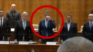 Ionuț Moșteanu, surprins în Parlament sorbind din cafea în timpul imnului național