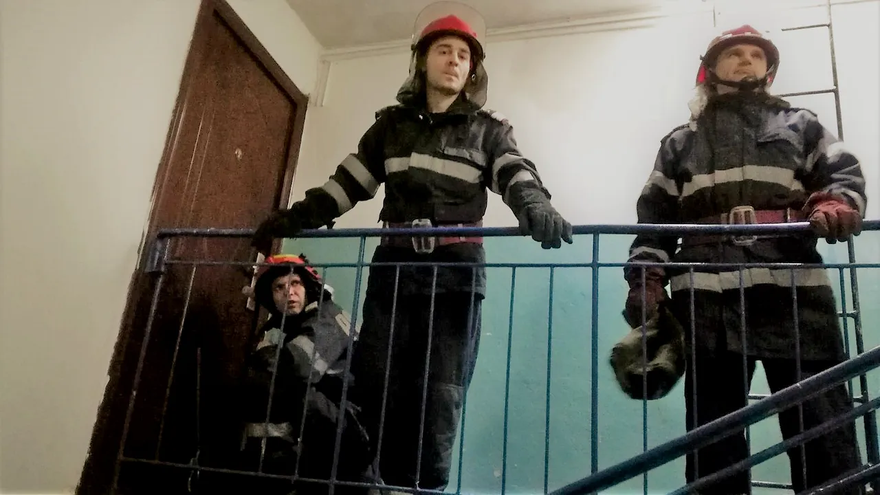 Copil găsit singur în casă,în pericol să cadă de la etaj, dus într-un centru al Protecţiei Copilului