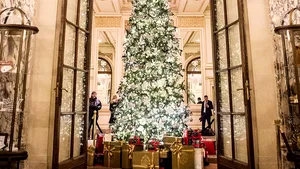 CRĂCIUN 2015: Cum au fost decorate cele mai luxoase HOTELURI din lume - GALERIE FOTO