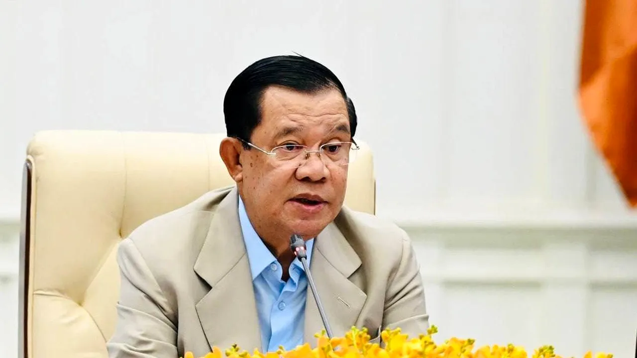 Premierul Cambodgiei va demisiona şi va lăsa funcţia fiului său