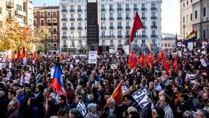 Mii de persoane manifestează la Madrid împotriva unei intervenţii spaniole în Siria
