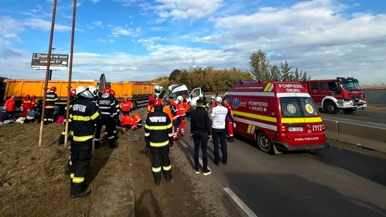 Accident grav pe DN 7, la Buftea. Două persoane au murit, după ce un microbuz cu 16 oameni s-a ciocnit cu o autobasculantă
