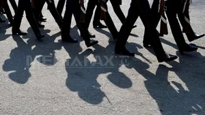 Parlamentul ucrainean ordonă dezarmarea grupărilor paramilitare