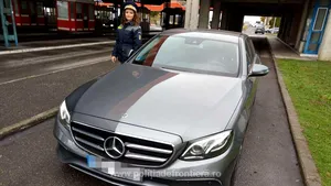 Ce a păţit un român care a vrut să intre în ţară cu o maşină de 55.000 de euro. FOTO