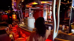 Peste 20 persoane, trimise în judecată într-un dosar de prostituţie în hoteluri de lux din Capitală