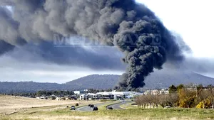 Incendiu de proporţii impresionante la o instalaţie chimică din Australia. Sute de persoane au fost evacuate