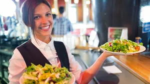 Proiectele lui Eugen Teodorovici, printre care impozitarea bacşişului, intră în dezbatere