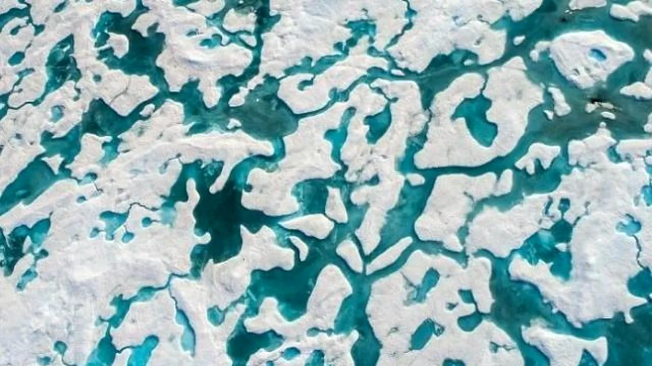 FOTO | Cei care văd ursul de pe aceste calote glaciare au IQ-ul imens. Tu îl găseşti?