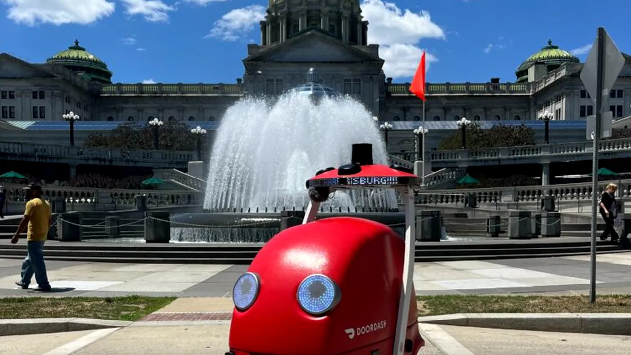 Un robot de livrări a refuzat să părăsească zona în care se desfășura o operațiune SWAT