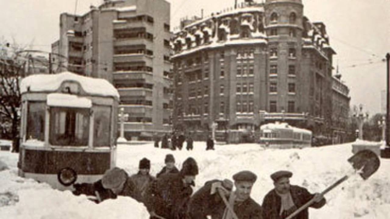 Cum a arătat cea mai grea iarnă din istoria Bucureştiului: În 1954, zăpada a atins chiar 5 metri înălţime - FOTO