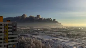 Mega-incendiu la Sankt Petersburg, flăcări pe o suprafaţă de 50.000 de metri pătraţi

