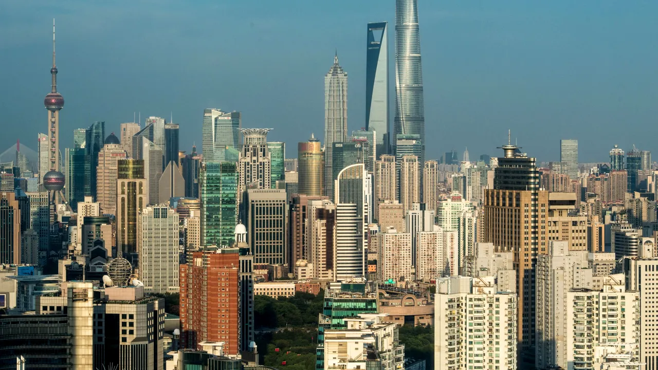 Piaţa imobiliară din Shanghai încetineşte brusc. Tranzacţiile din mai au scăzut cu o treime