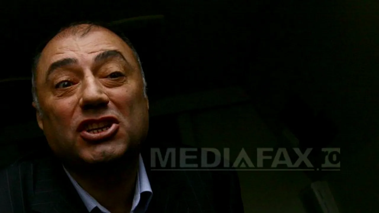 Antonie Solomon, aplaudat de zeci de persoane care au participat la cununia religioasă a fiului său