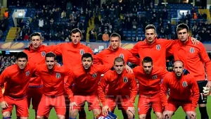 Jucătorii Stelei, primiţi pe aeroport cu aplauze şi cântece de aproximativ 40 de fani