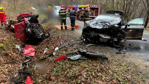 Trei persoane în stare critică în urma unui accident în Cluj