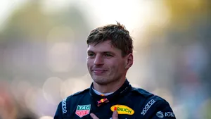 Max Verstappen va concura împotriva lui Valentino Rossi la etapa finală din GT World Challenge