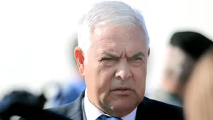 Angel Tîlvăr, discuţii cu cei care vor să fie soldaţi: Armata are nevoie de entuziasm şi energie