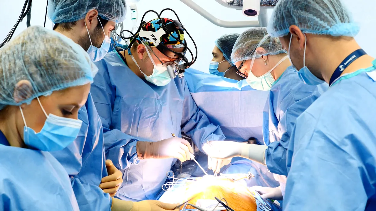 (P) Centrul de excelenţă în chirurgia cardiovasculară minim invazivă de la Spitalul Clinic SANADOR a devenit centru de excelenţă şi training acreditat internaţional