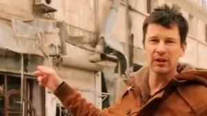 Ostaticul John Cantlie transmite din Alep, într-o nouă înregistrare a SI. Jurnalistul spune că oraşul a fost distrus de regimul al-Assad şi de raidurile coaliţiei conduse de SUA - VIDEO