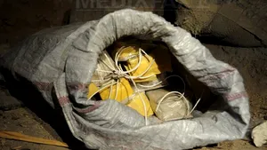 Poliţia afgană a confiscat 20 de tone de explozibile aduse din Iran
