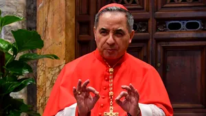 Cardinalul de la Vatican a demisionat din funcţie în mod neaşteptat. Giovanni Angelo Becciu este anchetat într-un proces controversat