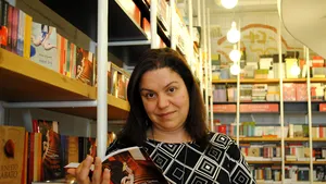 INTERVIU-Scriitoarea catalană Care Santos: Dacă aş fi trăit departe de cărţi, aş fi fost nefericită