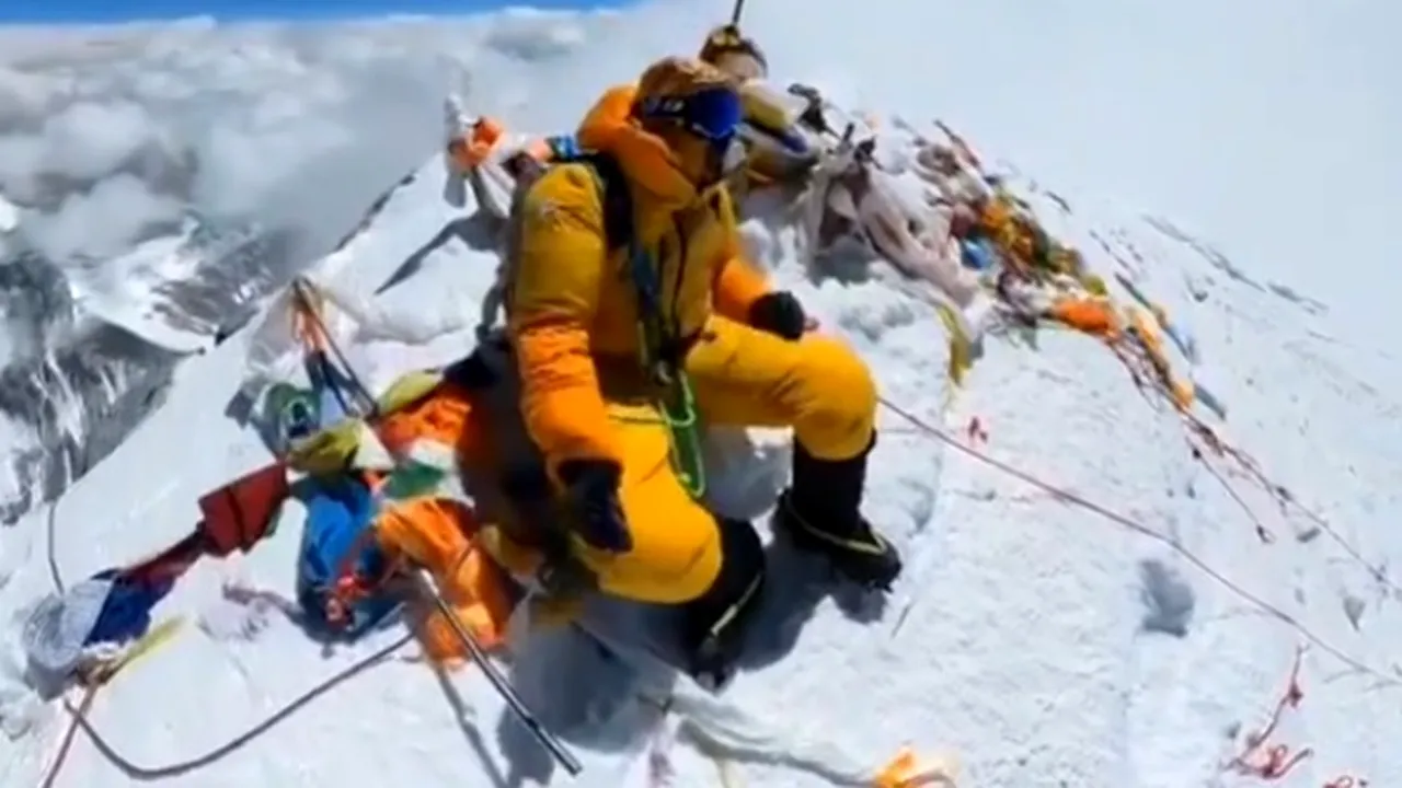 Misterul de pe Everest care durează de aproape 30 de ani. Nimeni nu știe sigur cine este „Green Boots”