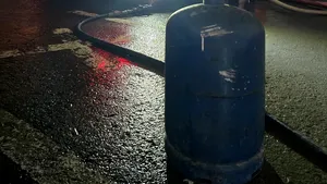 Incendiu puternic într-un bloc din Mangalia: două victime cu arsuri, zeci de persoane evacuate