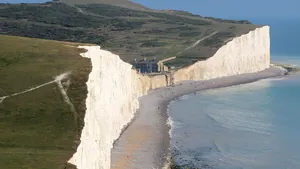 VAPORI CHIMICI pe plaje din Marea Britanie. Autorităţile confirmă prezenţa substanţelor/ Localnicii, sfătuiţi să ţină ferestrele închise | FOTO, VIDEO