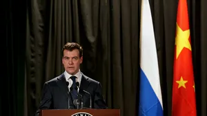 Medvedev afirmă că lumea trebuie să accepte alianţa dintre Rusia şi China