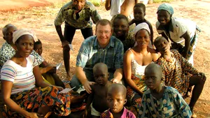 REPORTAJ - Voluntar român în Africa: Populaţia e fără apărare în faţa Ebola. Nu există sistem sanitar. Oamenii nici nu-şi permit să ia în serios ameninţarea - FOTO