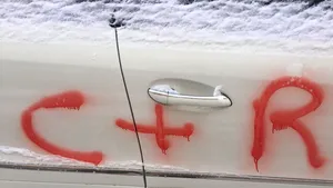 Maşina unui lider PSD Braşov, vandalizată în parcare. Poliţia a deschis o anchetă | FOTO