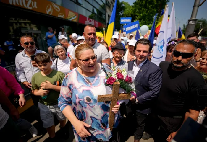București: Două marșuri antagonice ideologic, într-o zi simbolică pentru lumea creștină – Sâmbăta Morților și pre-ziua sărbătorii Pogorârii Sfântului Duh