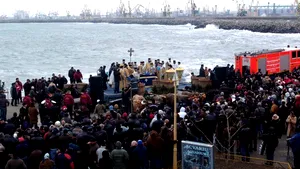 Aproximativ 15.000 de credincioşi, aşteptaţi să participe la slujba de Bobotează de la malul mării