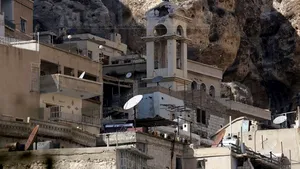 Zeci de mii de creştini din Siria cer cetăţenie rusă