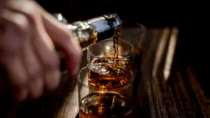 Câte băuturi alcoolice te pun în pericol real de cancer. Cifra exactă anunțată de medici