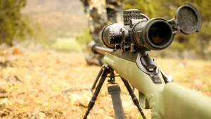 Accident GRAV la o partidă de vânătoare: Un bărbat a fost transportat la spital după ce s-a împuşcat 