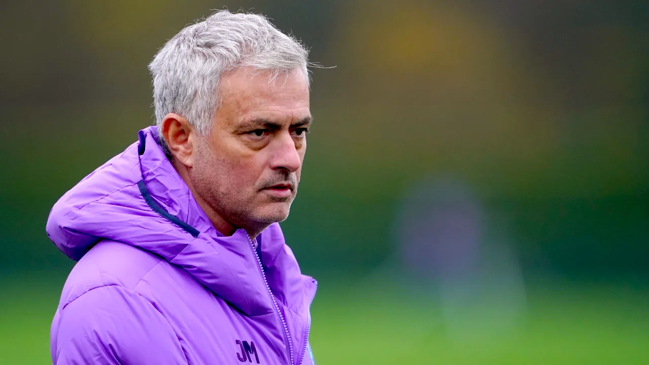 Gest frumos făcut de Jose Mourinho. Pe cine a invitat antrenorul echipei Tottenham Hotspur la masă