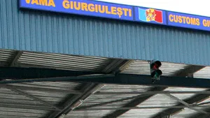 Jurnaliştii opriţi de vameşii moldoveni nu au reuşit să treacă nici pe la Oancea