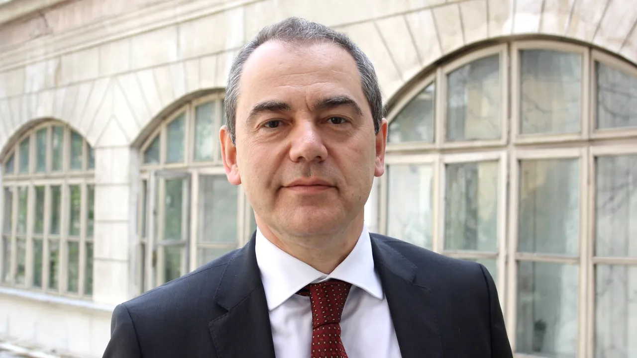 Senator USR: Guvernul PSD-ALDE pregăteşte concedieri şi tăierea salariilor în sectorul public/ Documentul pe care l-ar fi trimis Eugen Teodorovici către toate instituţiille