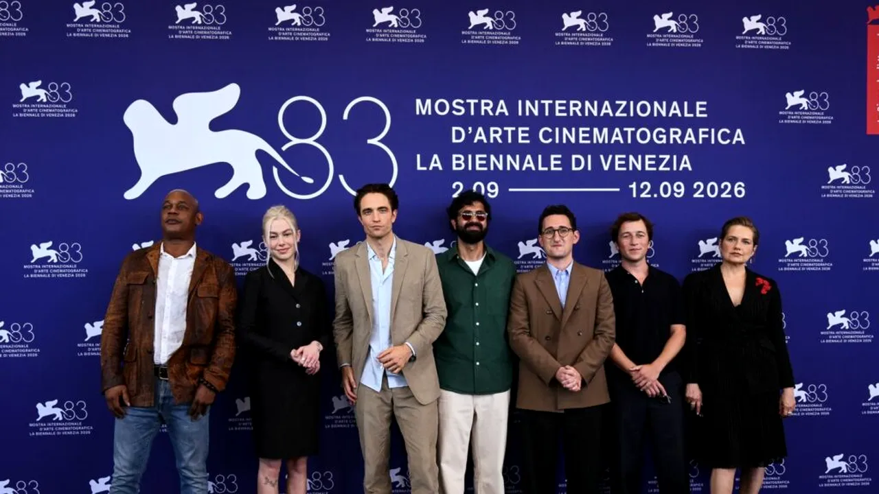 Robert Pattinson face senzație la Festivalul de la Veneția. Noul său film a primit ovații de aproape opt minute