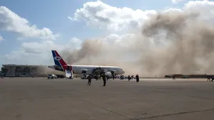 VIDEO Explozie puternică pe aeroportul din Aden, Yemen. UPDATE: Cel puţin 13 persoane au fost ucise şi alte zeci de rănite