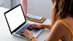 Faţă în faţă cu digitalizarea. Prima companie din România care adoptă pe termen nedefinit lucrul de acasă