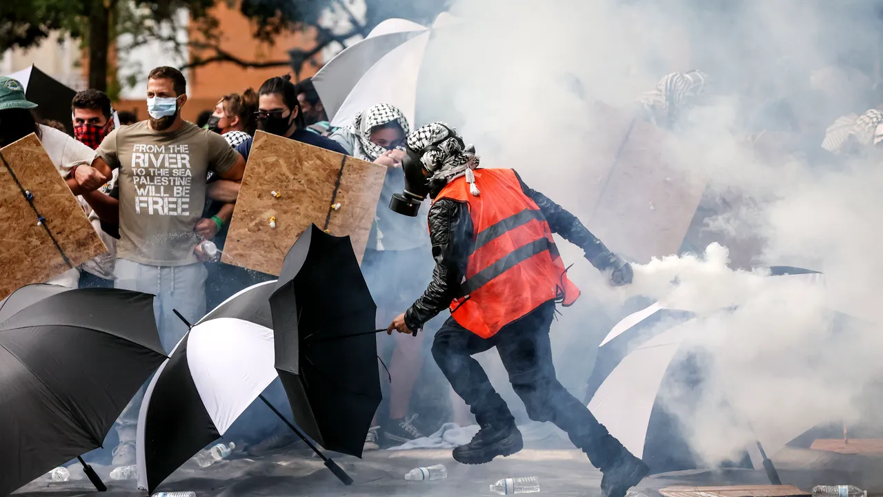 Ciocniri violente în campusul Universităţii California între pro-palestinieni şi contramanifestanţi