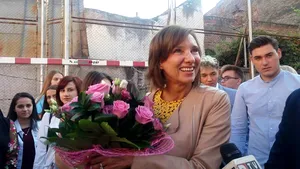 Profesoara Carmen Iohannis, către elevii săi: Să avem răbdare unii cu alţii/ Gest făcut de soţia preşedintelui
