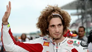 O placă de bronz în memoria lui Marco Simoncelli, dezvelită la Grand Prix-ul Malaysiei la MotoGP