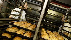 Peste o tonă de pâine confiscată la Cluj pentru nereguli