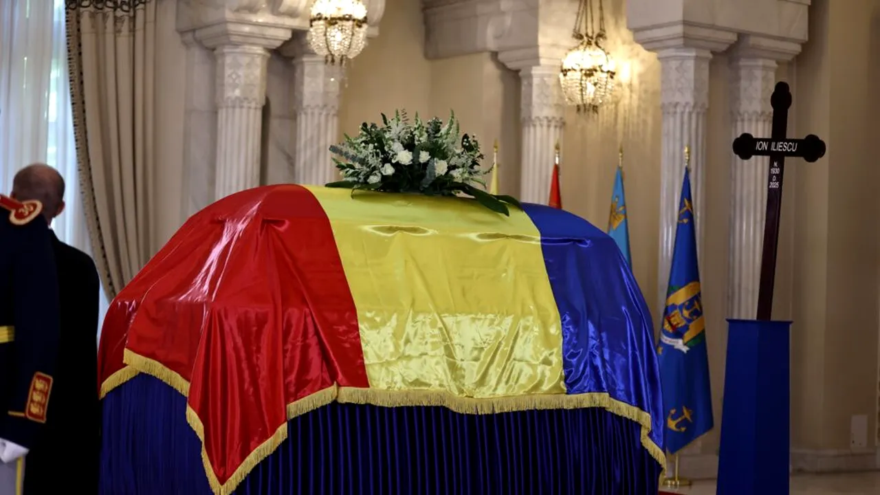 Funeralii Ion Iliescu | Sicriul a fost depus la Palatul Cotroceni. Ilie Bolojan și alți oficiali ai Guvernului aduc ultimele omagii / Foștii șefi de stat, Emil Constantinescu și Traian Băsescu, prezenți la catafalc