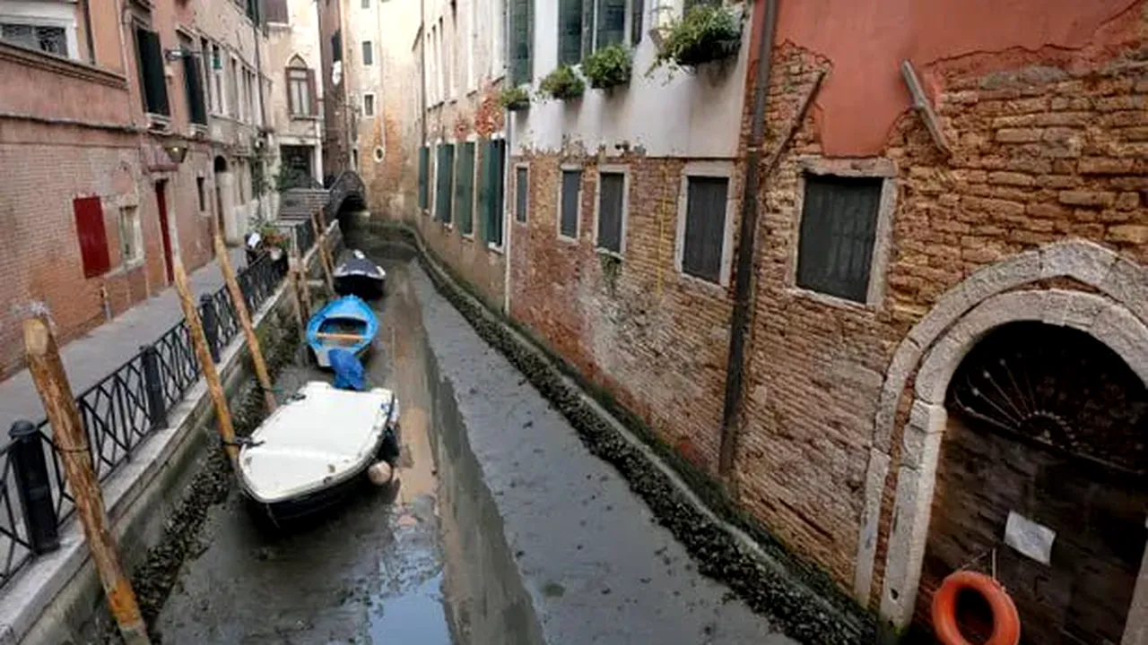 Secetă în Italia: mai multe canale din Veneţia au secat